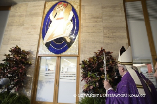 Homélie du Saint-Père: Ouverture de la Porte Sainte de la charité et messe